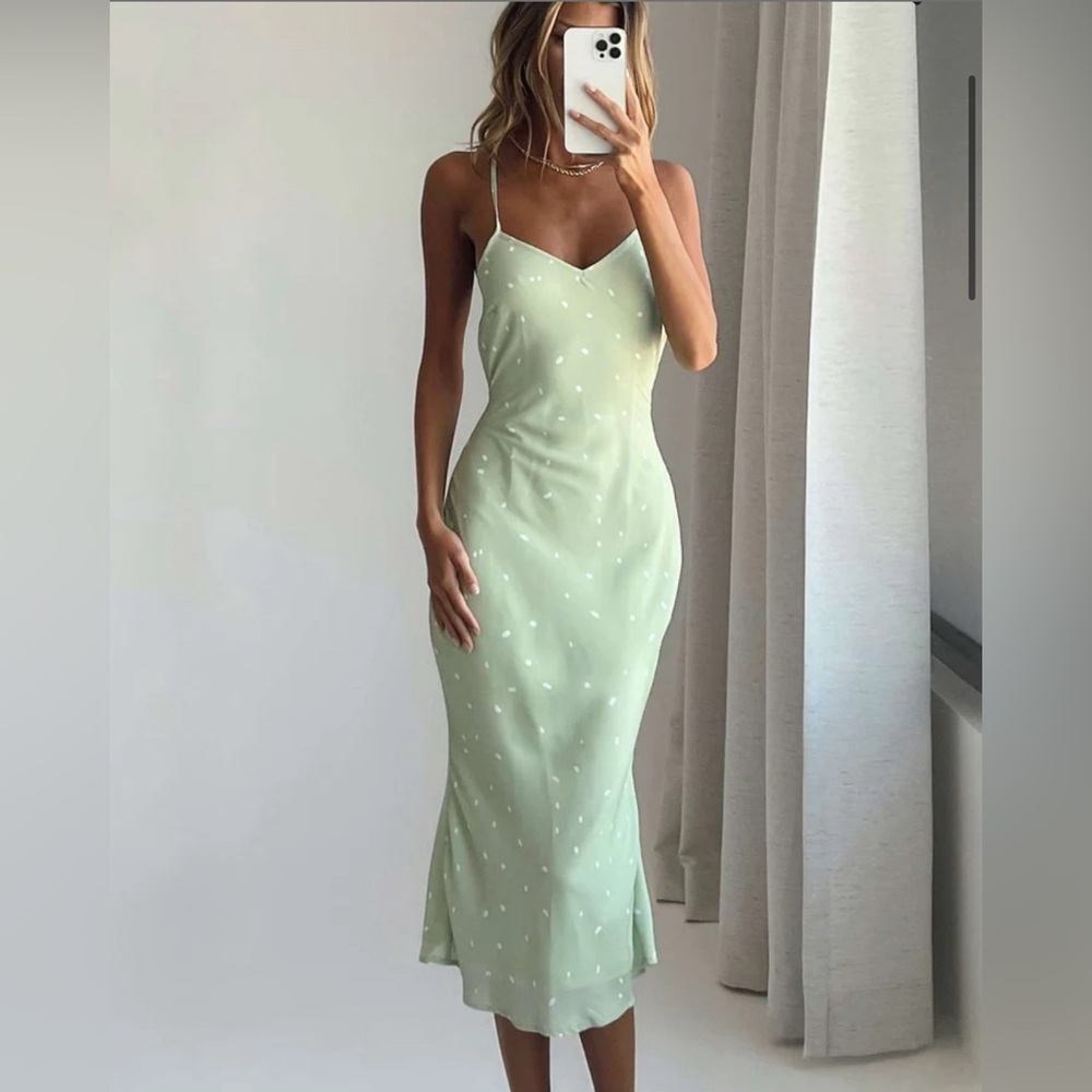 Princess Polly ON CLOUD NINE MIDI DRESS GREEN. Great fit. Comfy. Easy to wear